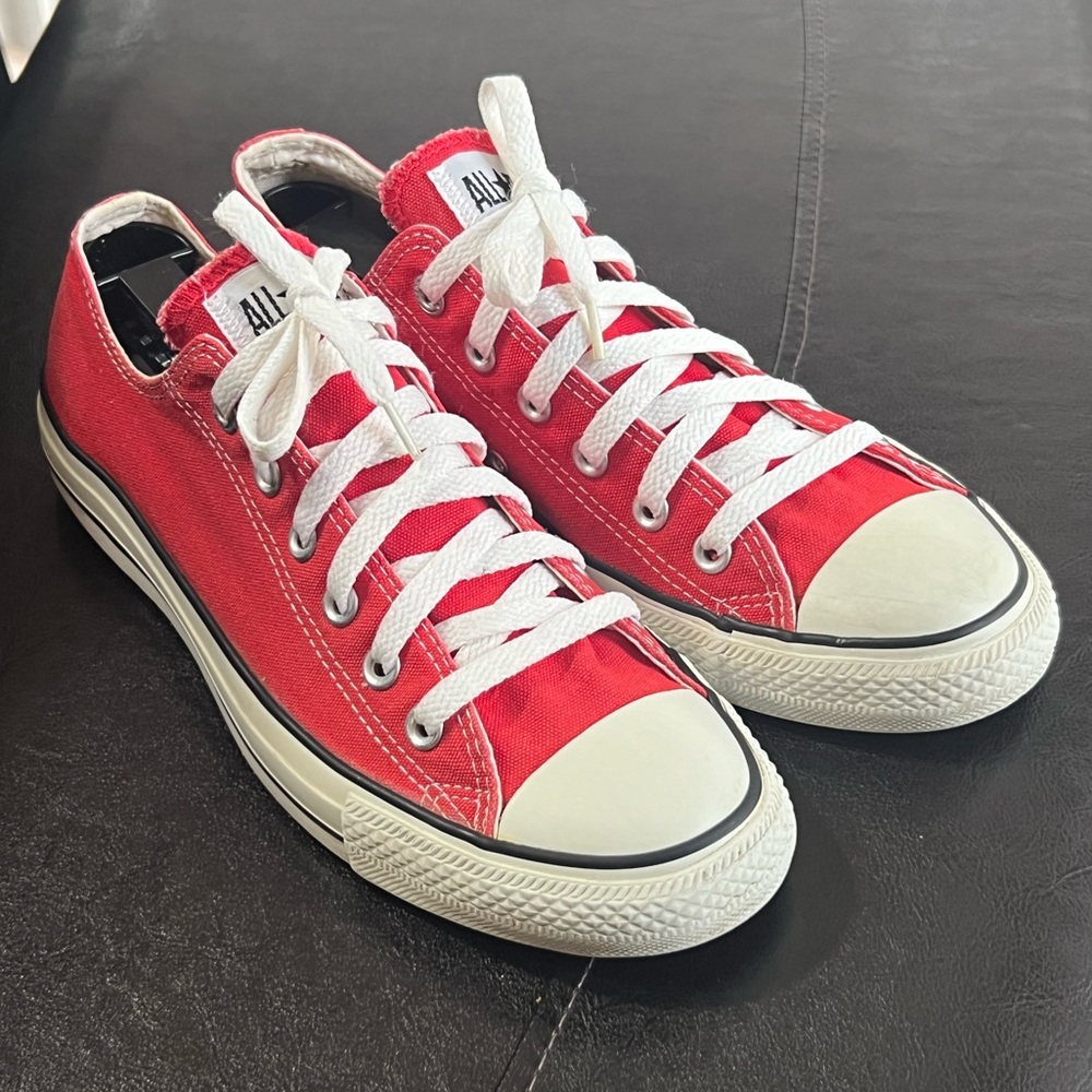 Converse All-Star Red/White Low Top Canvass Sneakers Men’s Size: 8